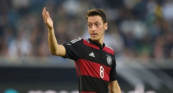 أوزيل يفكر في الرحيل من أرسنال قبل العام الجديد