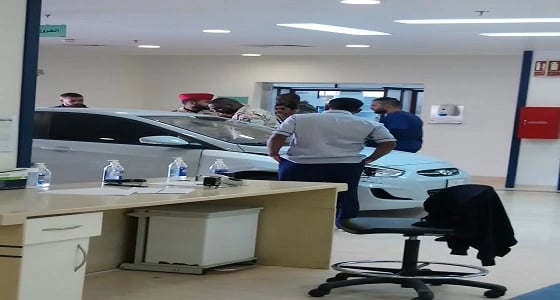 في واقعة غريبة.. اقتحام سيارة لطواريء الملك عبد العزيز بالحرس الوطني