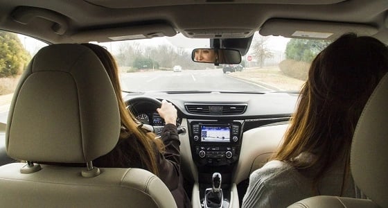 نيسان تدفع للمواطنين لمشاركة السيارات مع الآخرين