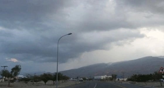 الإنذار المبكر يحذر أهالي عسير من سحب رعدية ممطرة
