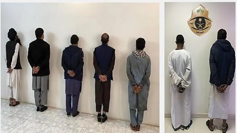 القبض على 7 أشخاص سرقوا شاحنات ومعدات ثقيلة ومركبات بالرياض