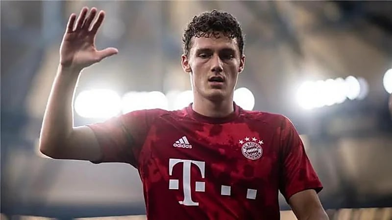 إيقاف بنيامين بافرد مباراتين لإرتكابه مخالفة جسيمة