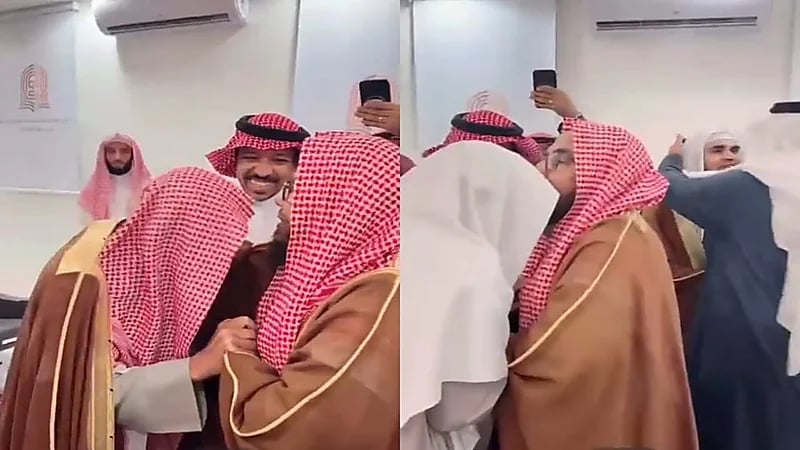 بالفيديو.. الشيخ "المطلق" يقبل رأسي معلمه الخرعان والشيخ المحيميد