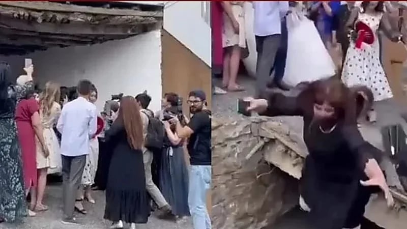 شاهد.. لحظة سقوط امرأة في بالوعة خلال حفل زفاف