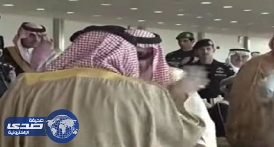 بالفيديو..  حوار ضاحك بين ولي ولي العهد والشاعر الفراعنة