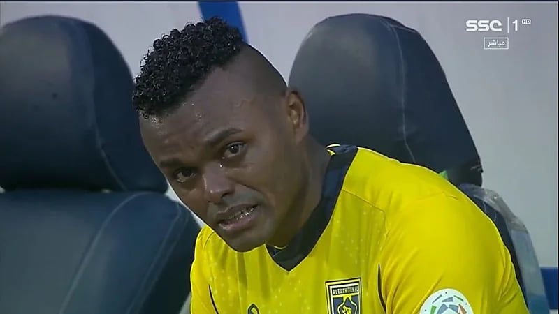 شاهد.. مانويل يودع التعاون بالدموع 