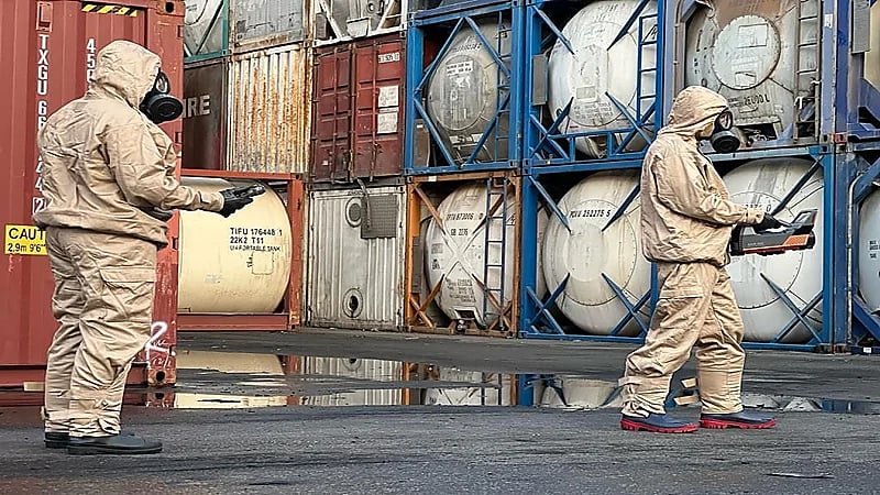 تفاصيل الحركة في ميناء الملك عبد العزيز بعد الحريق .. فيديو