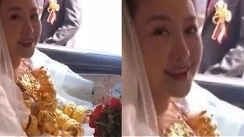 عروس تعجز عن التحرك بسبب ثقل المجوهرات التي ترتديها