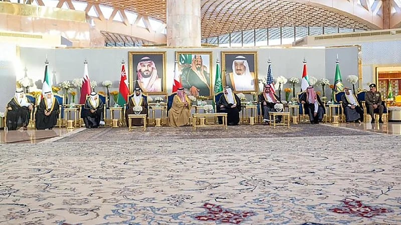 ملك البحرين يصل إلى الرياض لحضور القمة الخليجية الأمريكية غدًا