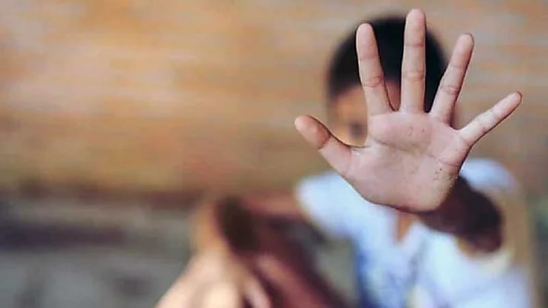 محامي يرغم طفلا على تناول المؤثرات العقلية ويعتدي عليه بالكويت