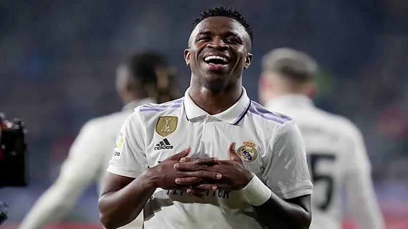 القبض على مشجع وجه إهانات عنصرية ضد فينيسيوس