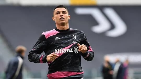 يوفنتوس يحسم موقف رونالدو من الاستمرار مع الفريق