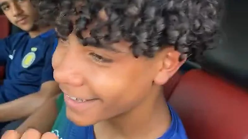 كريستيانو جونيور يدهش الجميع بإتقانه للعربية .. فيديو