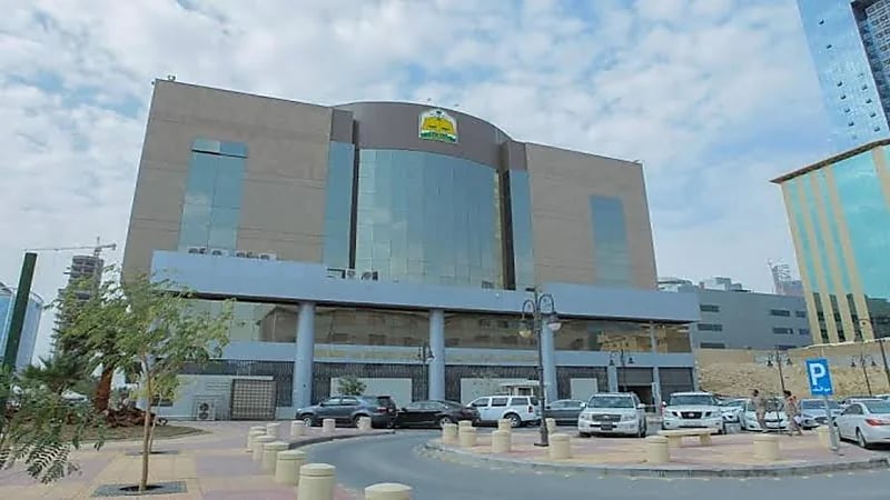 إلزام صيدلانية بسداد 15 ألف ريال بسبب تركها العمل