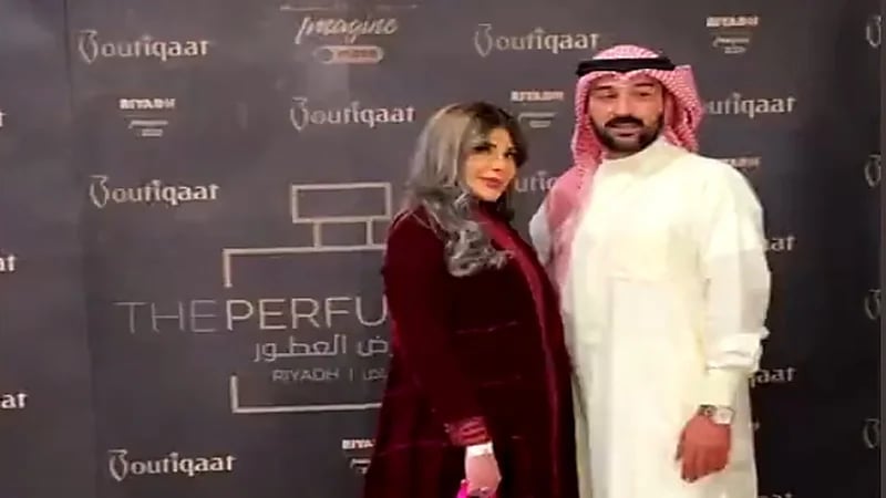 بالفيديو.. ازدحام الجمهور حول إلهام الفضالة وشهاب جوهر بالرياض