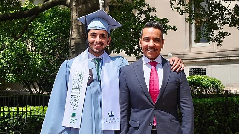 وزير الإعلام يحتفل بتخرج نجله من جامعة كولومبيا.. صورة