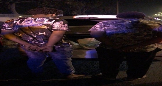 بالصور.. ضبط وافدين بحوزتها 75 قارورة عرق مسكر في أبها