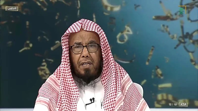 بالفيديو.. "المطلق" يوضح حكم اقتراض المال والسداد بعملة أخرى