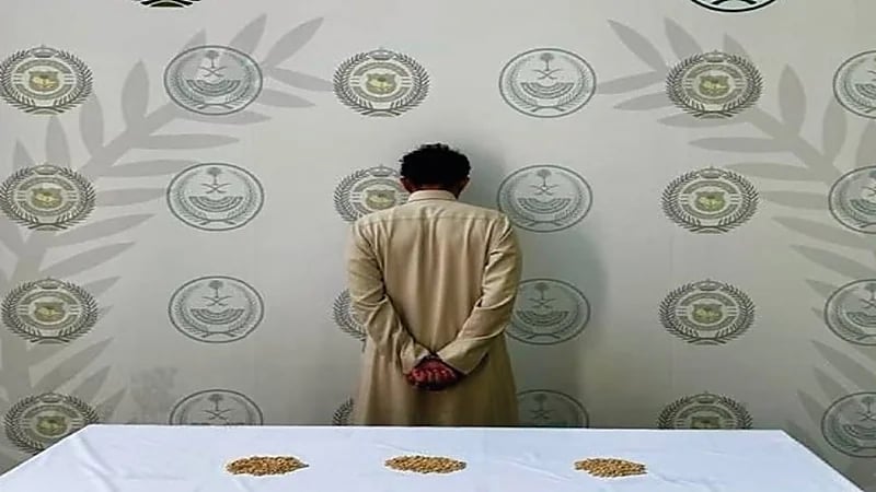 القبض على شخص لترويجه مادة الإمفيتامين بعسير