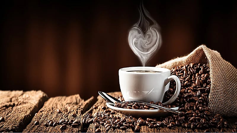 مختص : إضافات القهوة بها دهون وسكريات ونحذر من الإفراط فيها (فيديو)