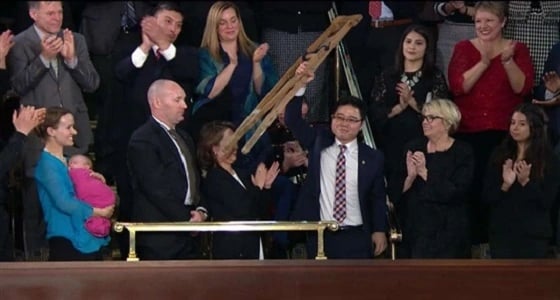 ترامب يشيد بجندي هارب من كوريا الشمالية في خطابة