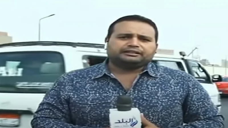 بالفيديو .. لحظة اصطدام دراجة نارية بمراسل تلفزيوني في بث مباشر