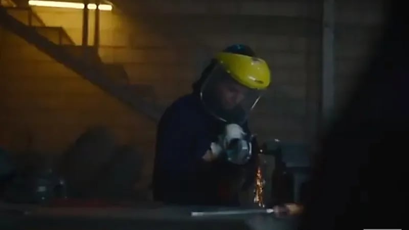 بالفيديو.. مهندسة ميكانيكية تروي قصتها كسائقة سيارات في سباقات "الكارتينج"