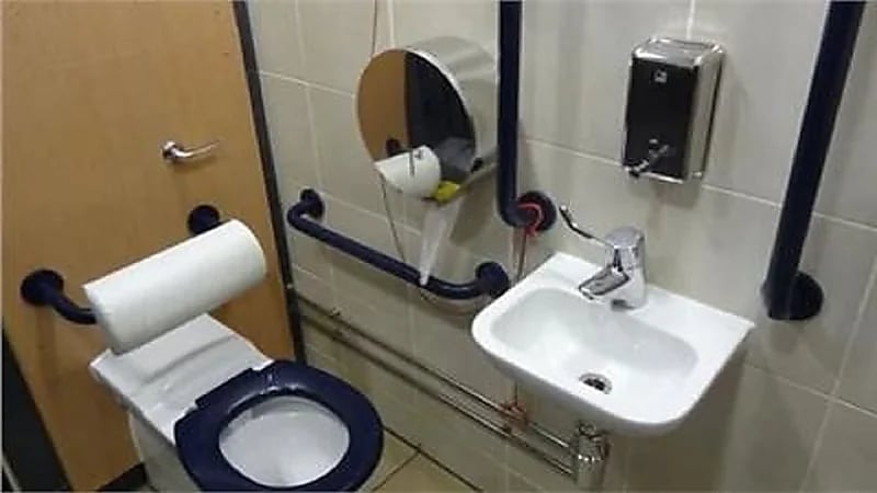 مطعم شهير يثير ضجة بعد تصوير فيديو داخل المرحاض