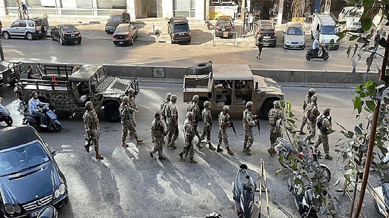 شاهد .. إطلاق نار متبادل بين عائلتين بلبنان والجيش يتدخل