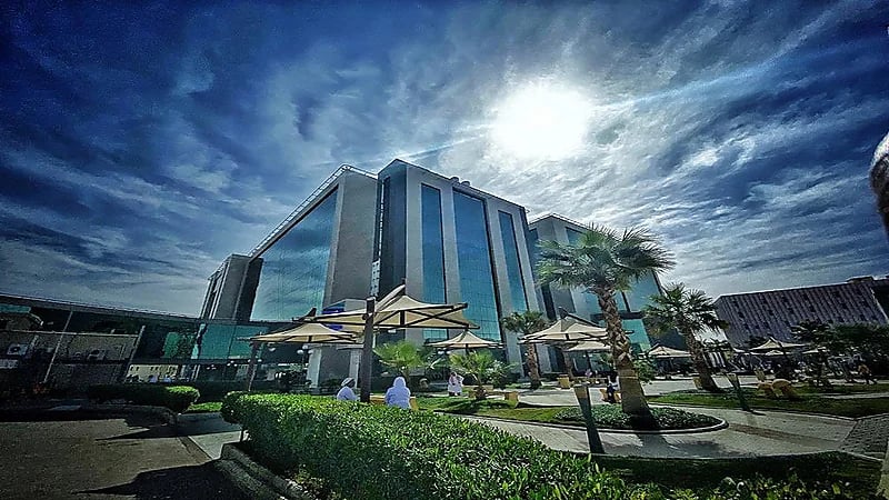 "سعود الطبية" لأصحاب الأمراض المزمنة: احذروا ضربة الشمس