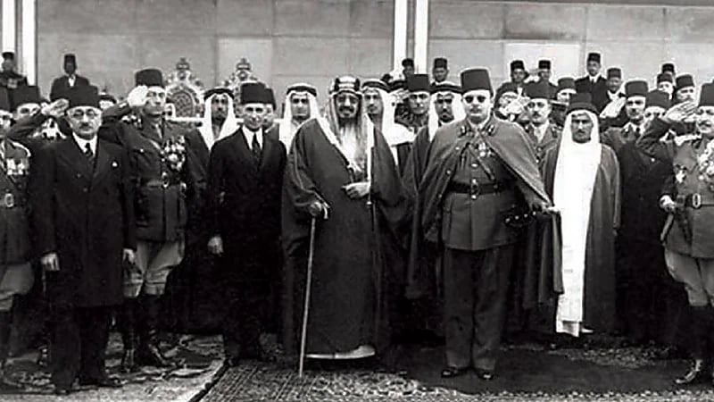 قصة 5 أبيات أضيفت لأغنية "أم كلثوم" احتفاءًا بزيارة الملك عبدالعزيز لمصر (فيديو)