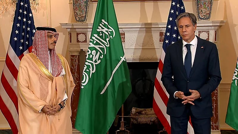 أنتوني بلينكن يطير إلى الرياض لبحث عدد من القضايا