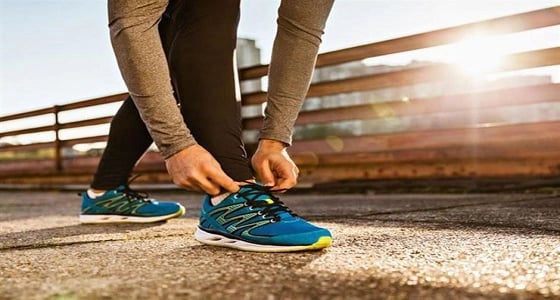 مخاطر ارتداء الحذاء أكثر من 8 ساعات يومياً