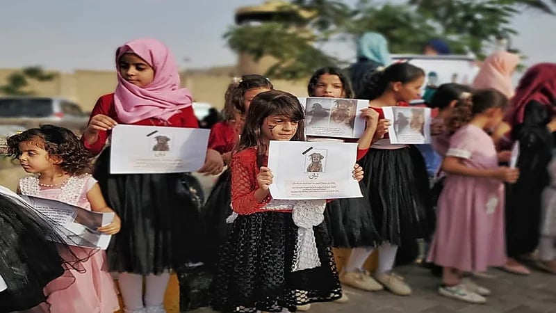 سيدة تحكي تفاصيل مروعة لفقدانها لابنتها وزوجها في محرقة الوقود الحوثية بمأرب