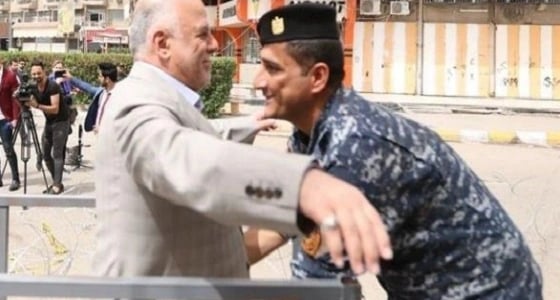 " العبادي " يخضع للتفتيش أثناء الإدلاء بصوته في الانتخابات البرلمانية