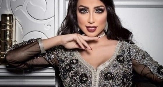 دنيا بطمة تثير الجدل بسيلفي " الحمام "