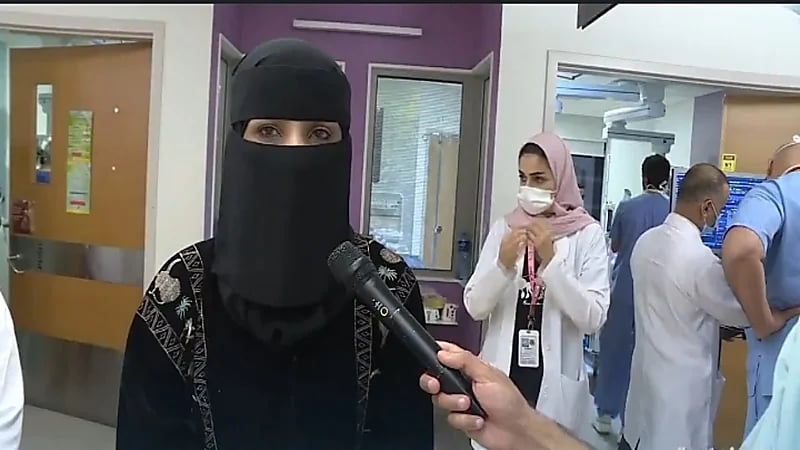 بالفيديو.. والدة التوأم السيامي تشكر خادم الحرمين بدموع الفرح