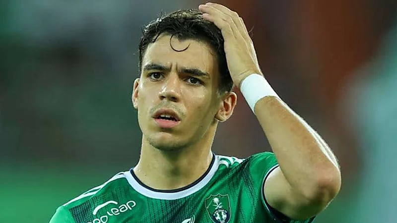 بورتو يشتري عقد فيغا من الأهلي