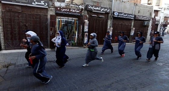 بالصور.. فتيات تركضن في شوارع جدة احتفالا باليوم العالمي للمرأة