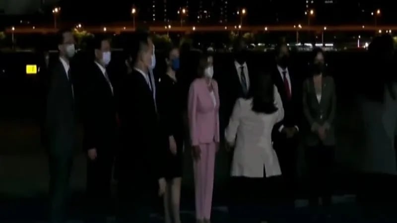 شاهد.. لحظة وصول نانسي بيلوسي إلى تايوان