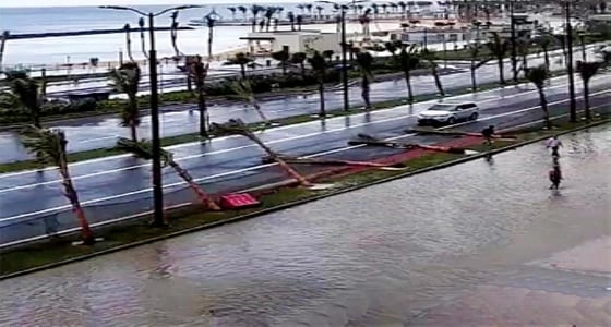 أمطار جدة تتلف الكورنيش الجديد قبل افتتاحه