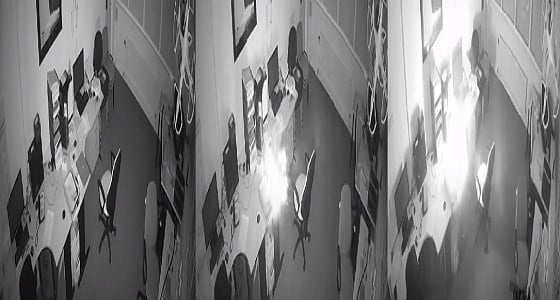 بالفيديو.. انفجار " لاب توب " بعد تركه قيد التشغيل لفترة طويلة