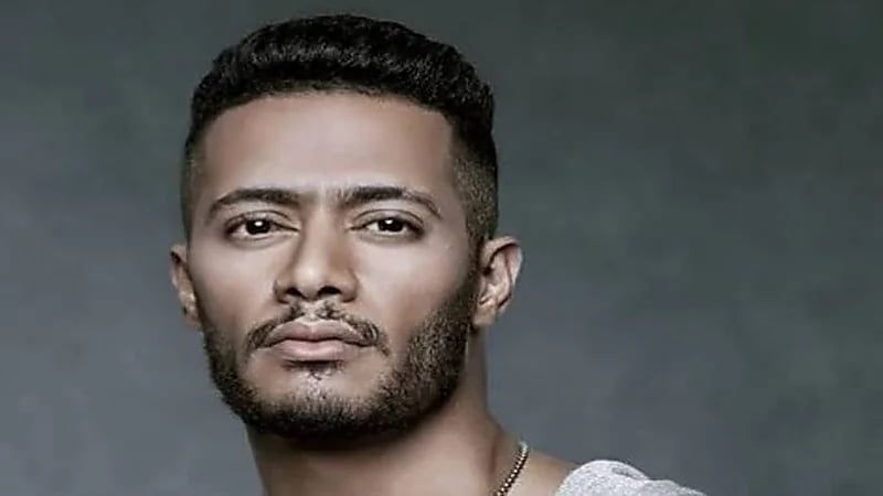 محمد رمضان يرد بسخرية على متابعة اتهمته بـ"الغرور"