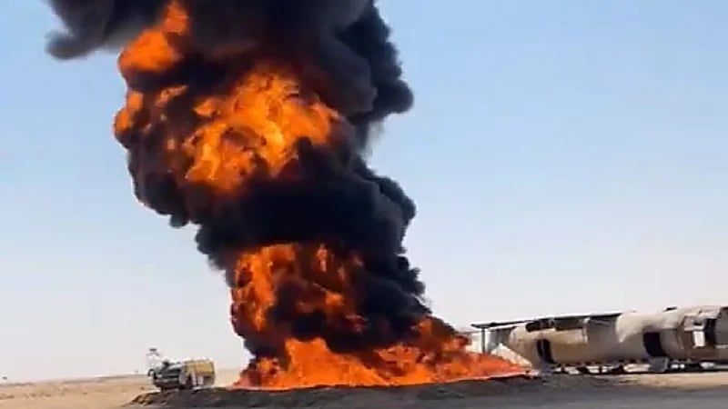 بالصور.. 10 وفيات في حادث طائرة "فرضية" بمطار الجوف