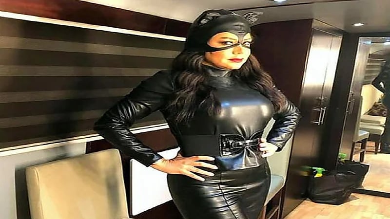 رانيا يوسف تتحول لـ "باتمان" في أحدث ظهور لها