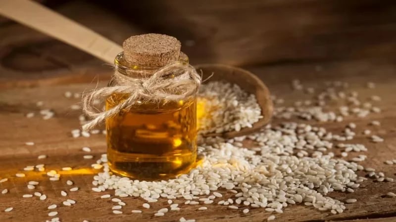فوائد زيت السمسم للبشرة الدهنية