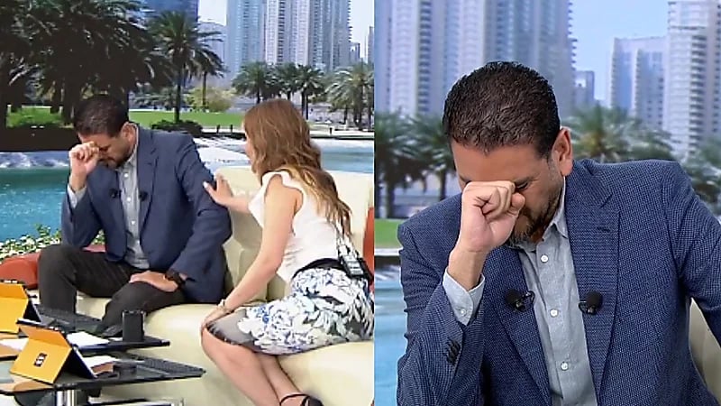 بكاء مذيع العربية تأثرا بتجربة ابنته مع السرطان .. فيديو