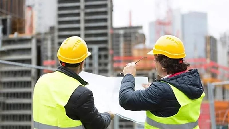 قرار منع العمل تحت أشعة الشمس يدخل حيز التنفيذ