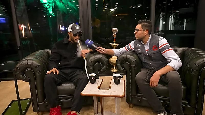 محمد رمضان يفتح على نفسه النار بعد ظهوره في التلفزيون بالشيشة