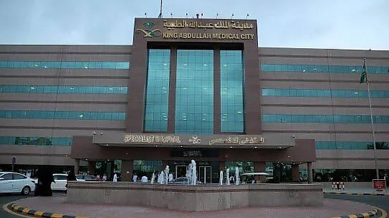 انقاذ حاجًا إندونيسيًا في العقد السادس من ثقب في الأمعاء بعملية عاجلة